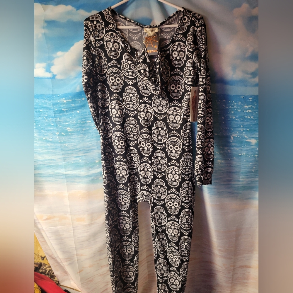 ShoSho NWT Halloween Skull Day of Dead Onsie Pajamas Women's Sz Medium headband